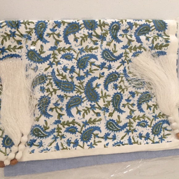 Tea party: high-class tea cup with saucer and linen napkins - Picture 5 of 9